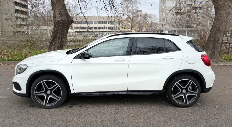 Mercedes-Benz GLA 200 AMG-PAKET ТОП, снимка 11 - Автомобили и джипове - 52867593