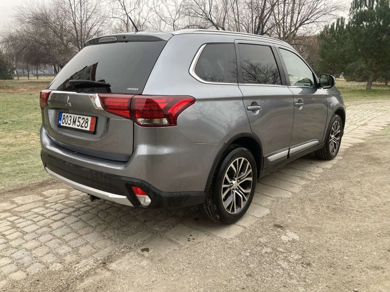 Mitsubishi Outlander 2.2 DI-D 4x4 Автоматик Фейслифт, снимка 2 - Автомобили и джипове - 53175552