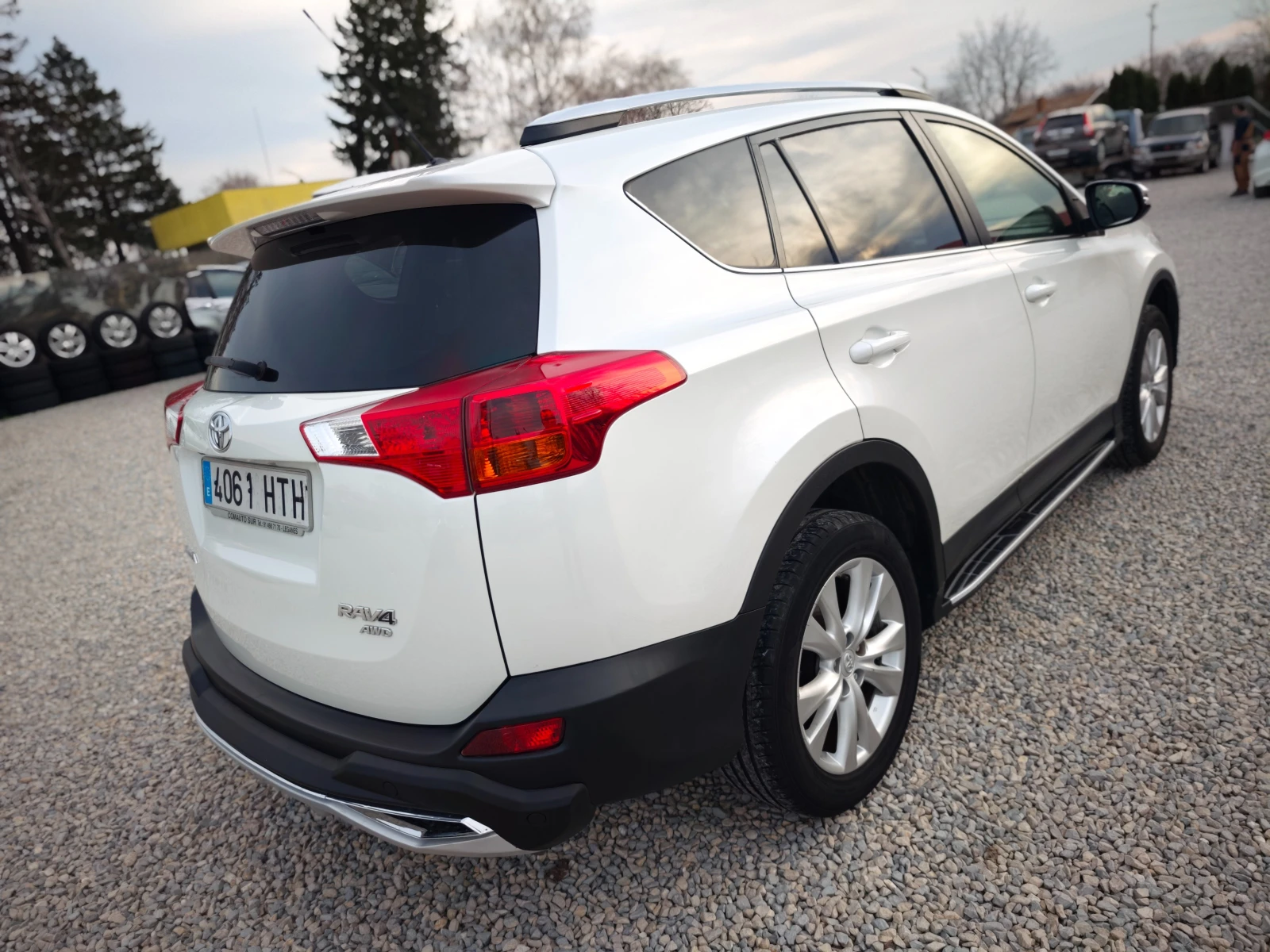 Toyota Rav4 БЯЛА ПЕРЛА/РОЛБАР/СТЕПЕНКИ/РЕЙЛИНГ/WAZE/NAV/USB - изображение 10