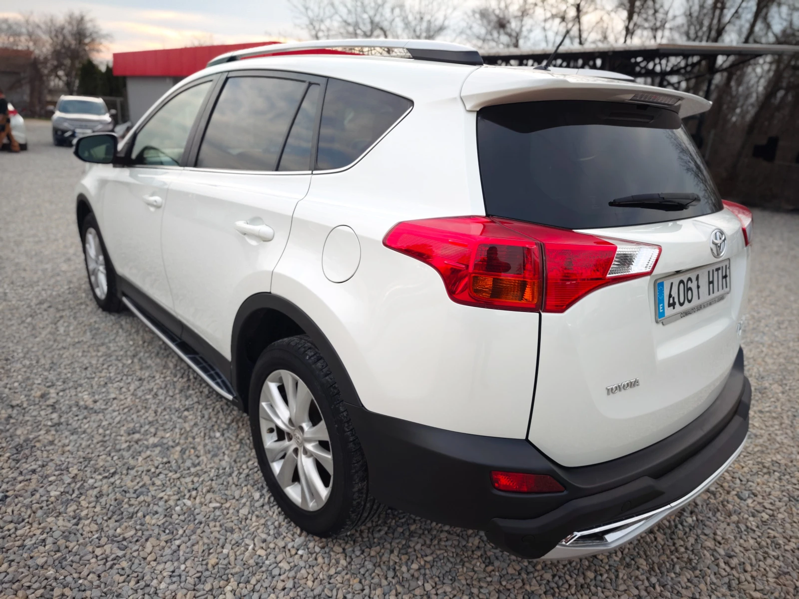 Toyota Rav4 БЯЛА ПЕРЛА/РОЛБАР/СТЕПЕНКИ/РЕЙЛИНГ/WAZE/NAV/USB - изображение 8