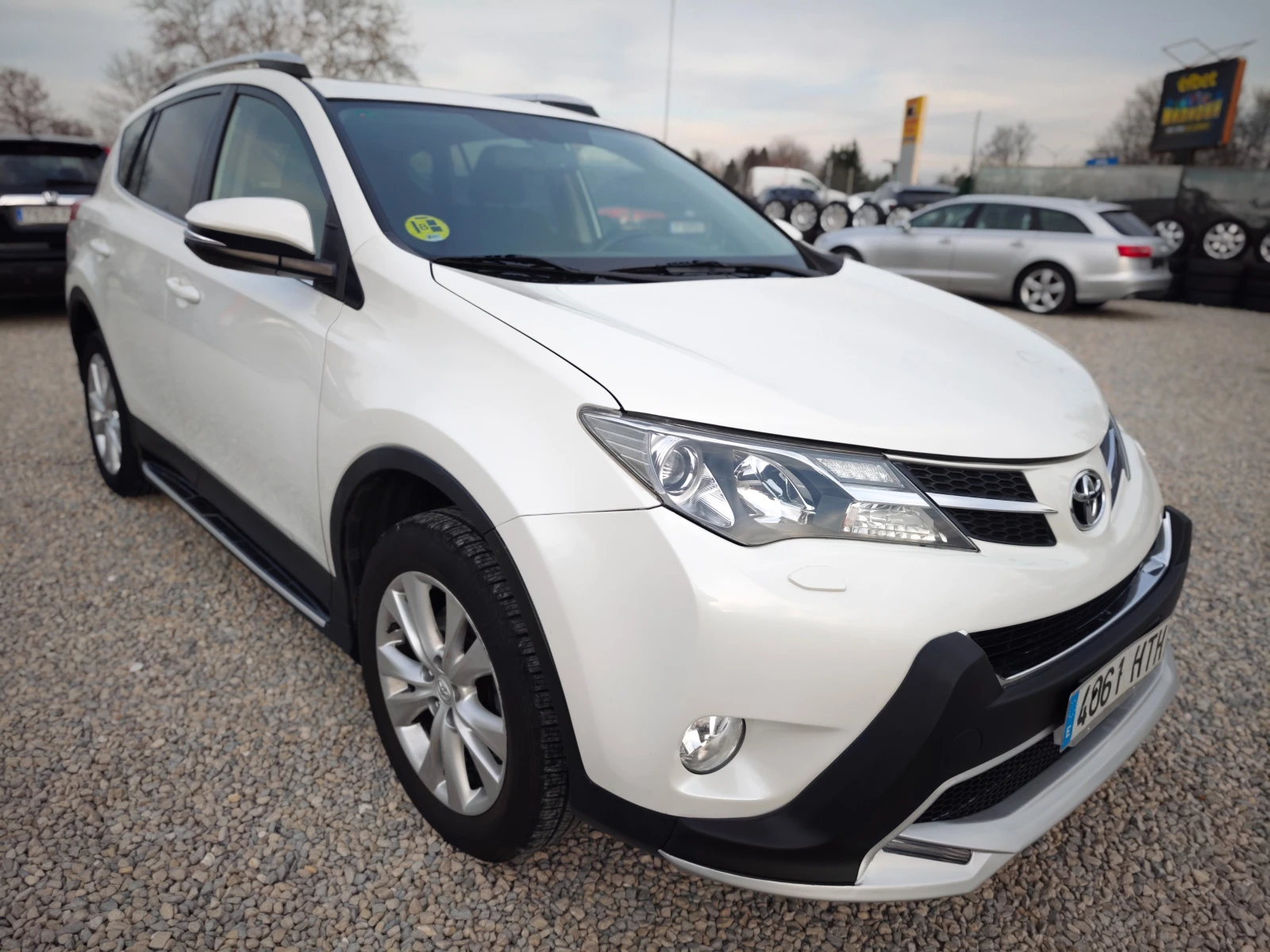 Toyota Rav4 БЯЛА ПЕРЛА/РОЛБАР/СТЕПЕНКИ/РЕЙЛИНГ/WAZE/NAV/USB - изображение 7