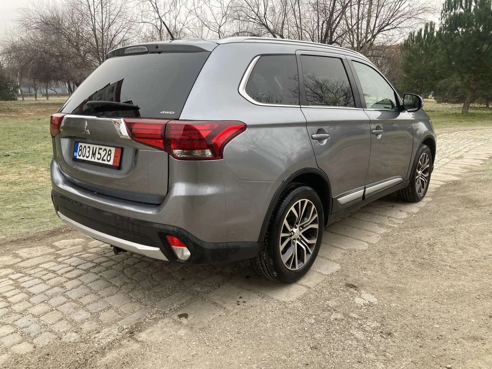 Mitsubishi Outlander 2.2 DI-D 4x4 Автоматик Фейслифт - изображение 2