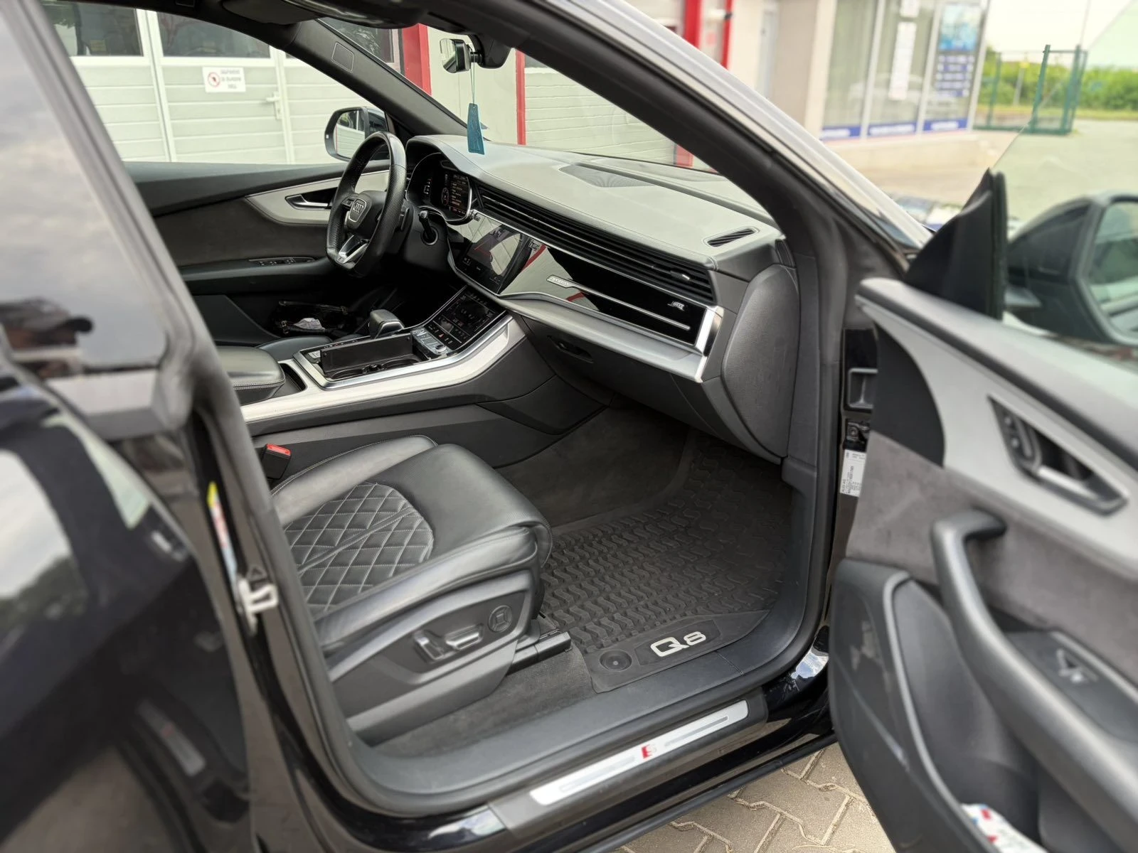 Audi Q8 50 TDI /// SLINE, снимка 12 - Автомобили и джипове - 55953472