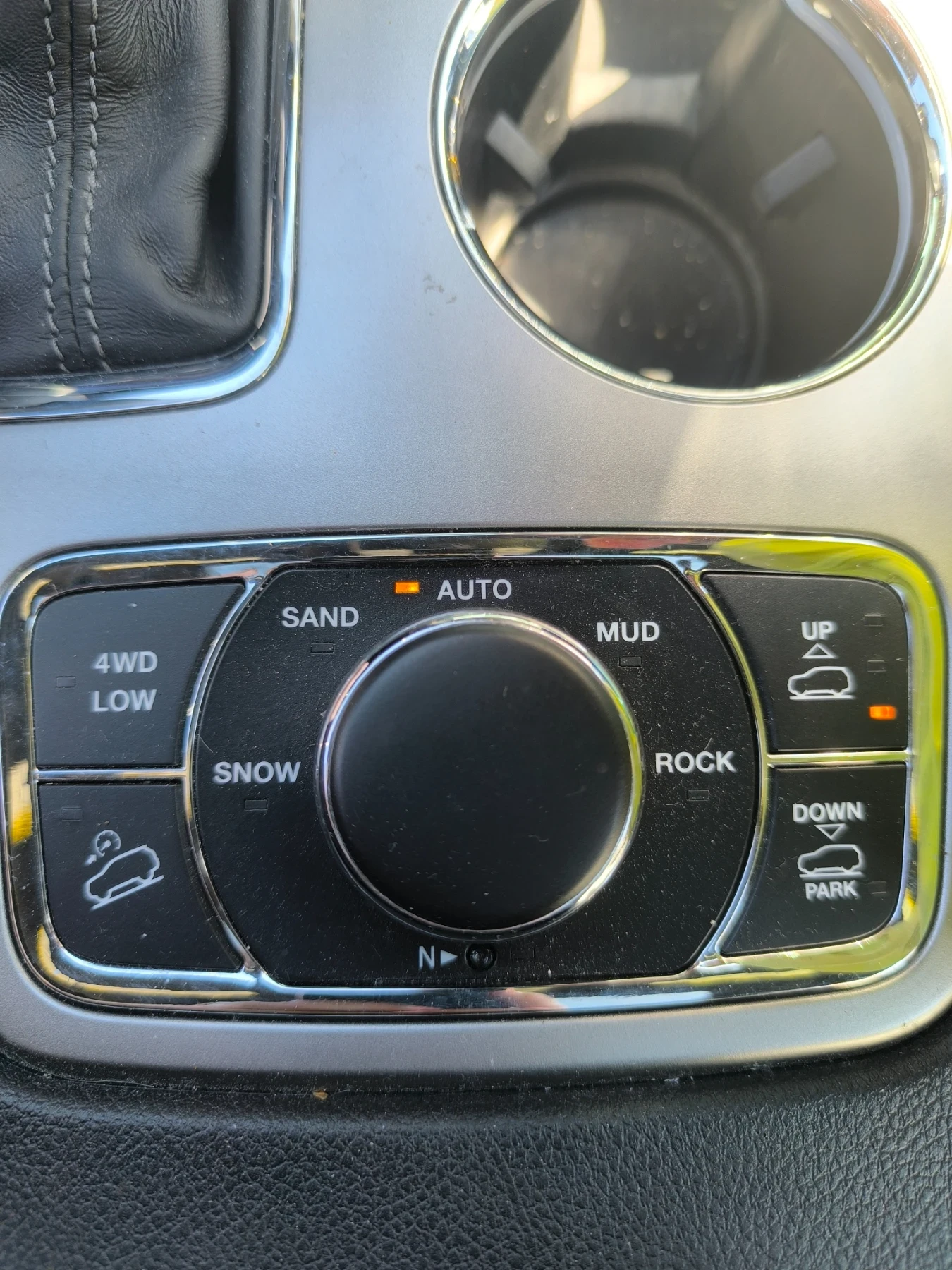 Jeep Grand cherokee Overland, снимка 9 - Автомобили и джипове - 54388953