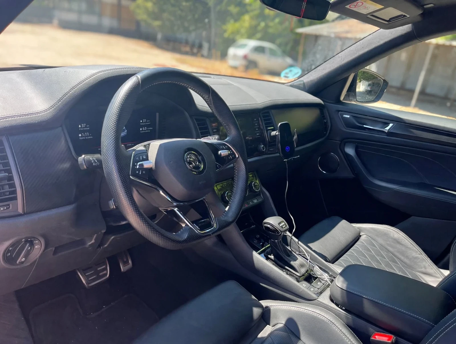 Skoda Kodiaq 2.0D 4x4 Sportline 27 000 km, снимка 9 - Автомобили и джипове - 55672843