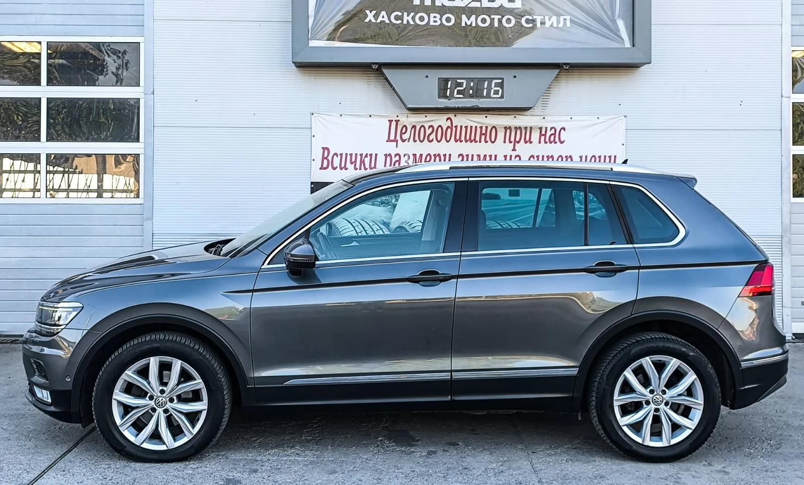 VW Tiguan 2.0 TDI 4?4 , снимка 2 - Автомобили и джипове - 56401451