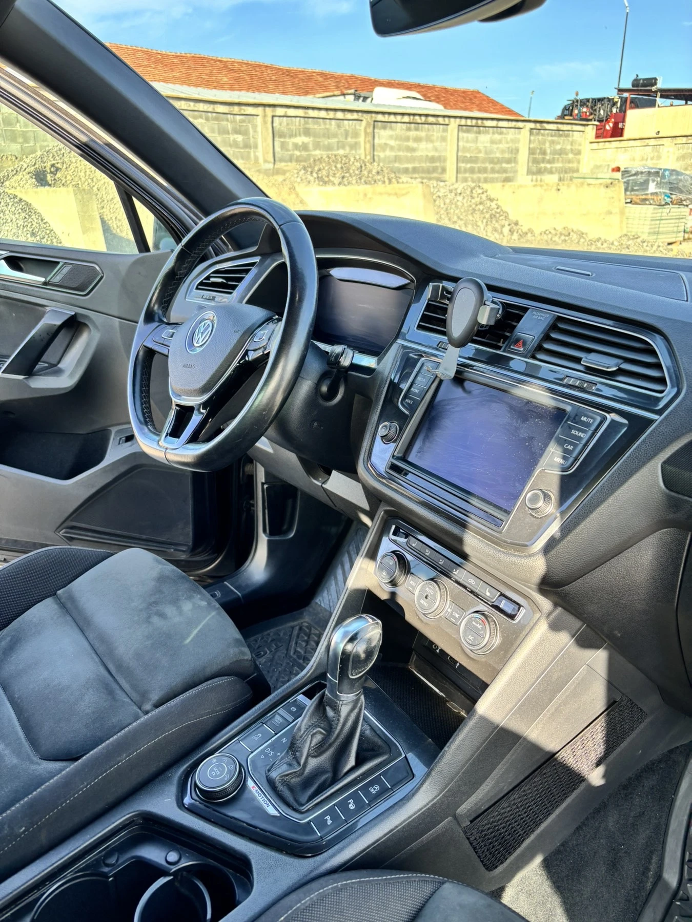 VW Tiguan, снимка 9 - Автомобили и джипове - 56623750