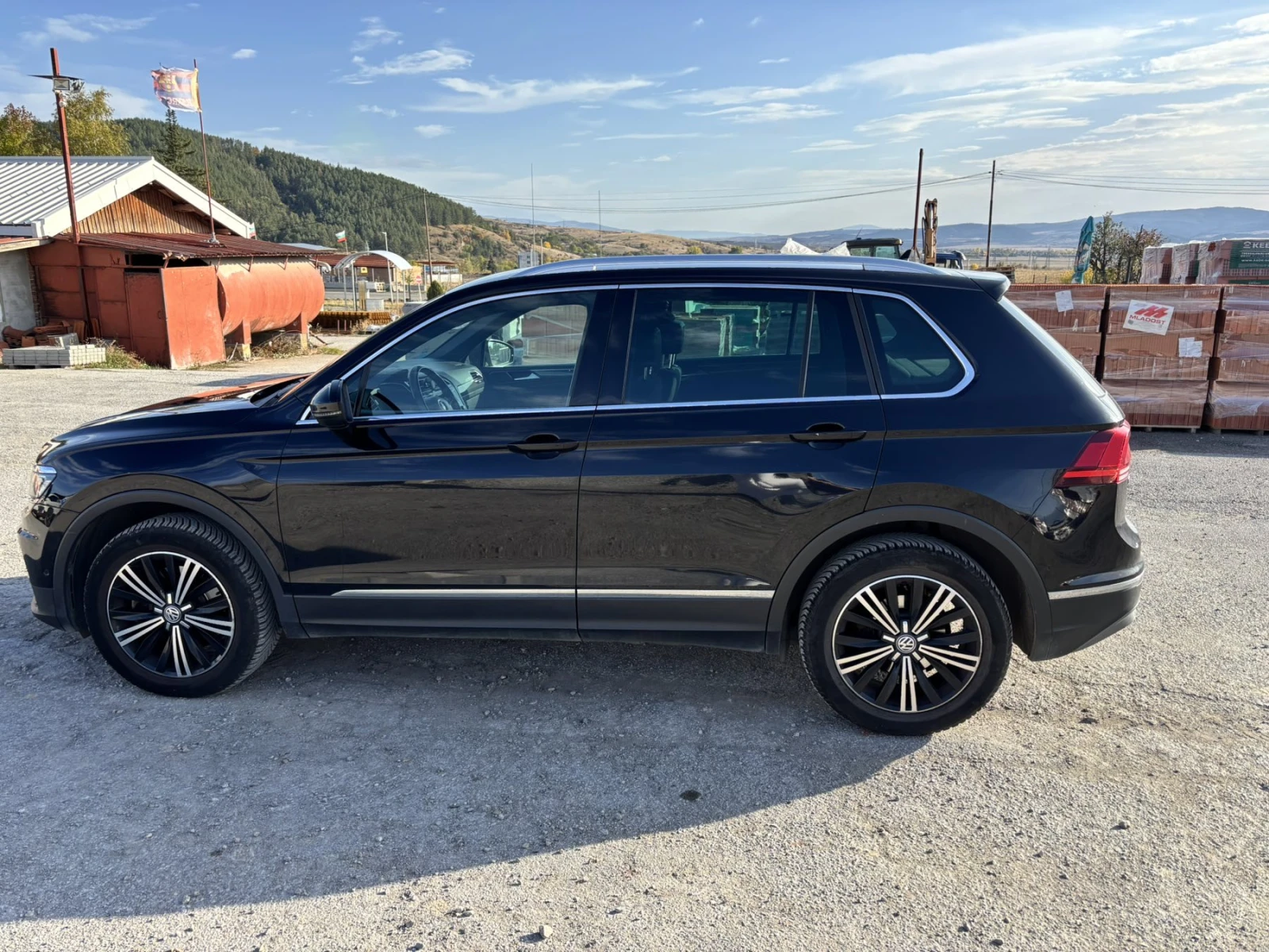 VW Tiguan, снимка 3 - Автомобили и джипове - 56623750