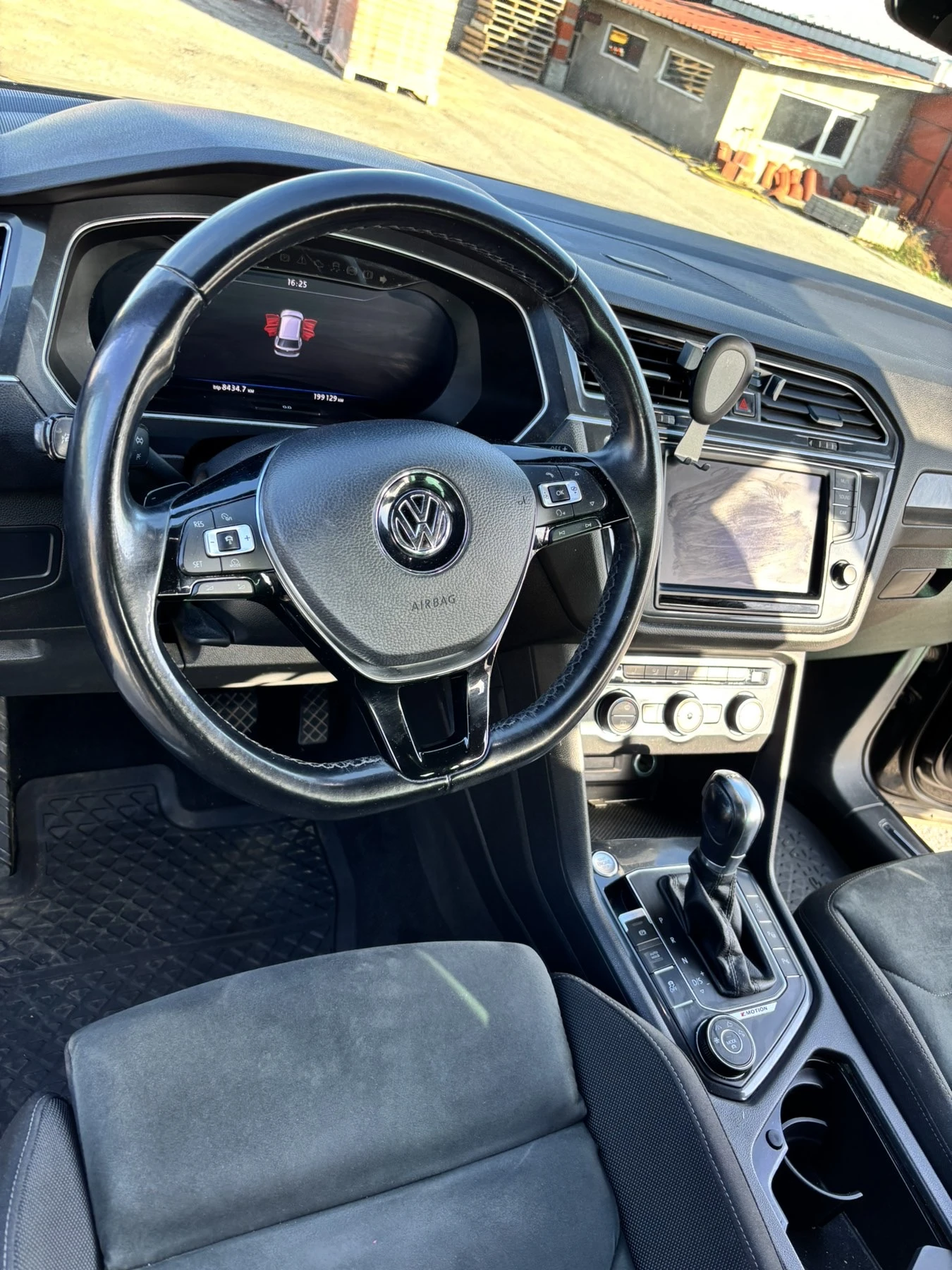 VW Tiguan, снимка 5 - Автомобили и джипове - 56623750