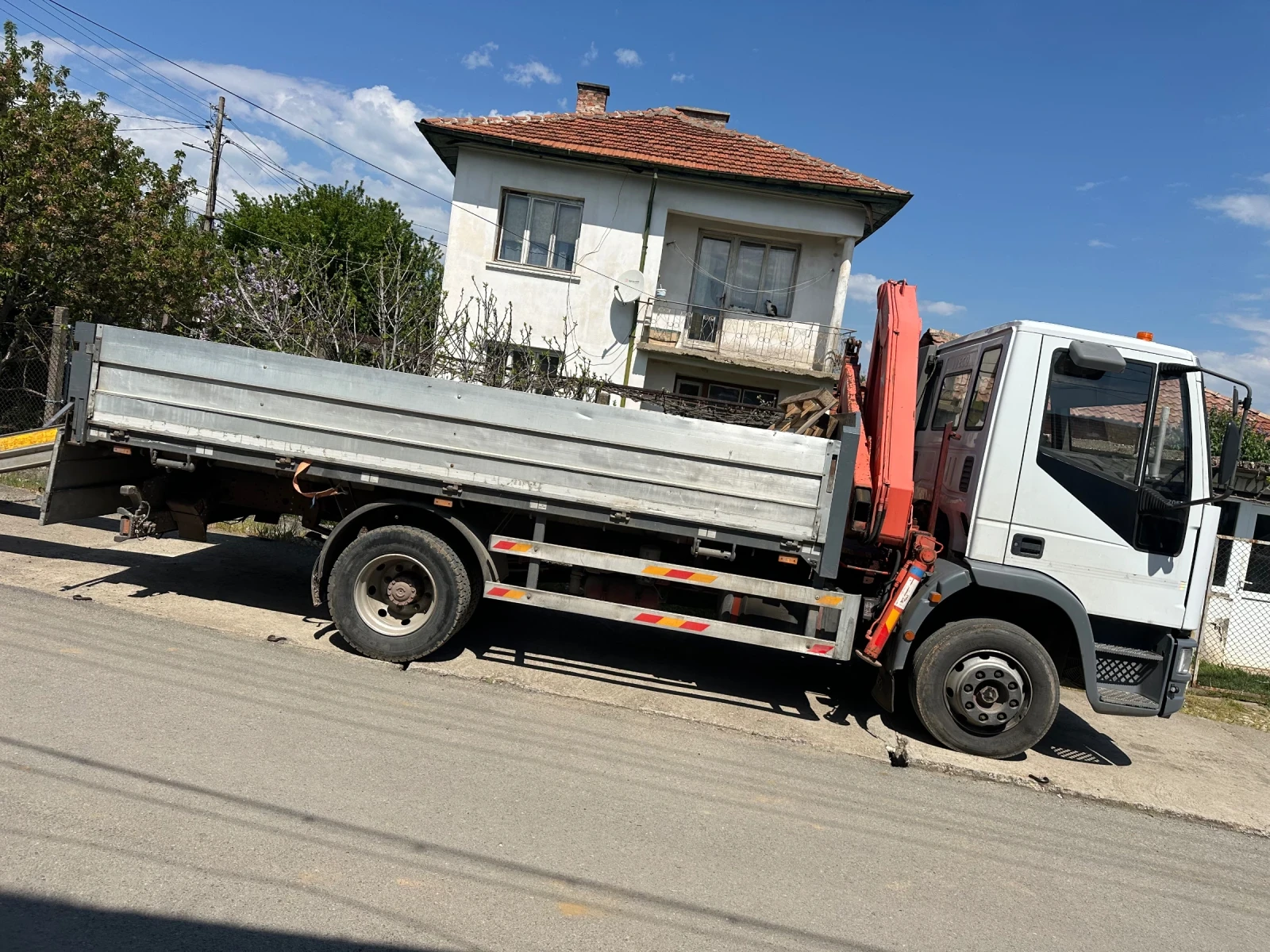 Iveco Eurocargo Бордови с кран, снимка 4 - Камиони - 54429545