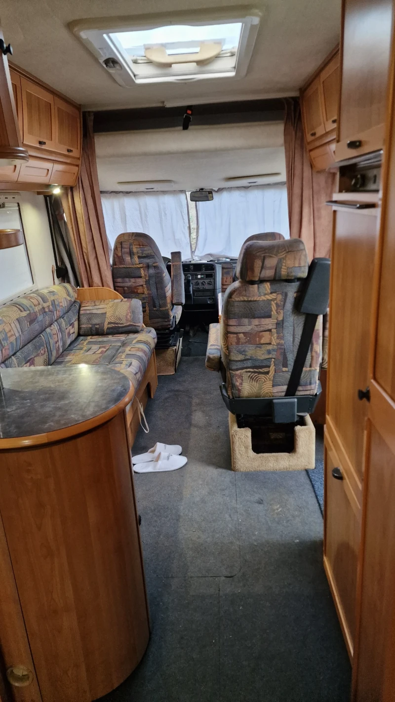 Кемпер HYMER / ERIBA E610, снимка 9 - Каравани и кемпери - 48212023