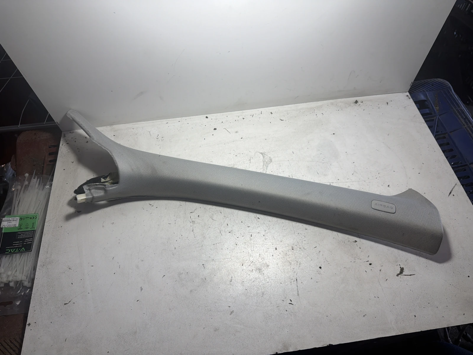 предна дясна колонка сива 8K0867234  Audi A4