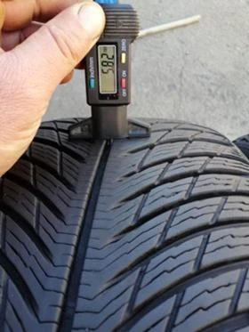Гуми Зимни 225/50R18, снимка 8