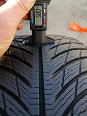 Гуми Зимни 225/50R18, снимка 11