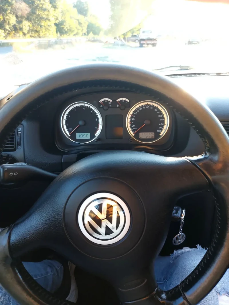 VW Golf, снимка 12 - Автомобили и джипове - 46839597