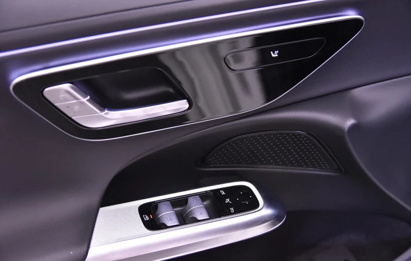 Mercedes-Benz E 220 d, снимка 10 - Автомобили и джипове - 52694283