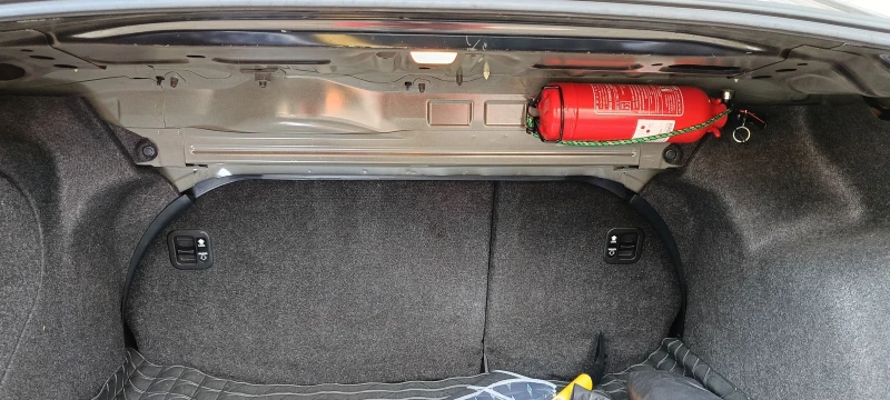 Mazda 3 1.6 109, снимка 6 - Автомобили и джипове - 53458763