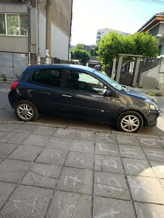 Renault Clio, снимка 2 - Автомобили и джипове - 56306538