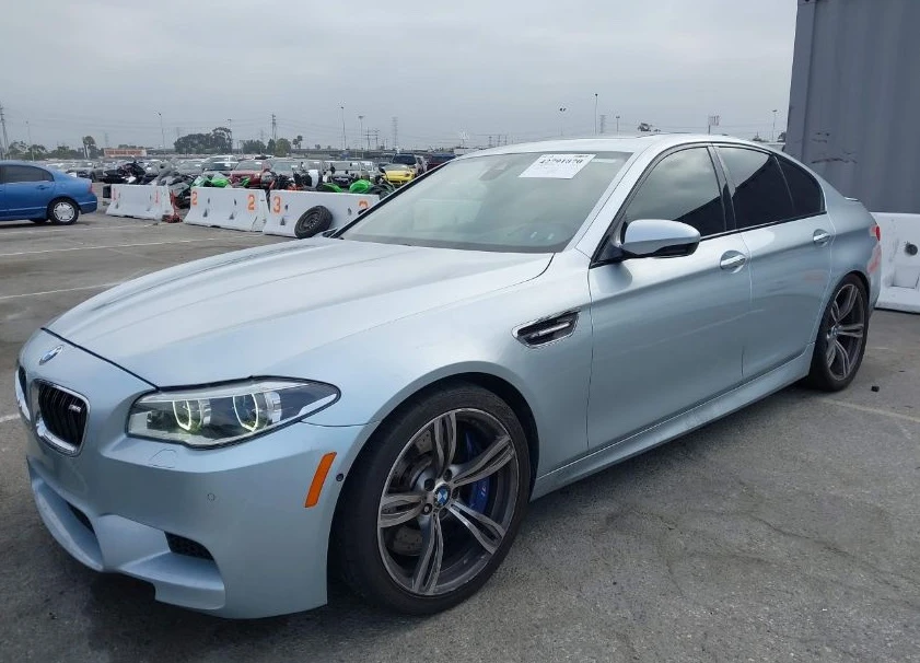 BMW M5 V8 - изображение 2