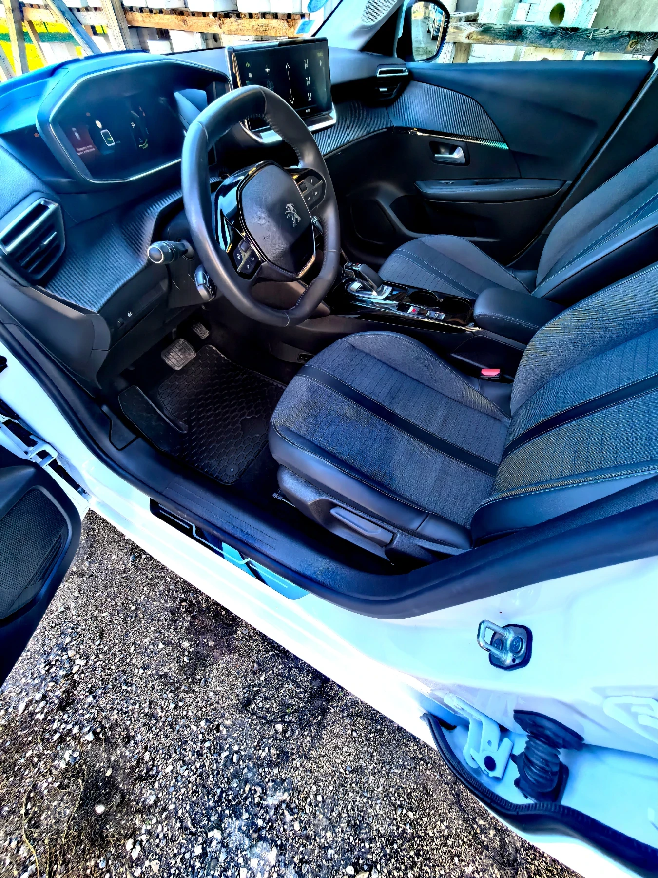 Peugeot 208 31000.  3D i-COCKPIT  | Mobile.bg   11