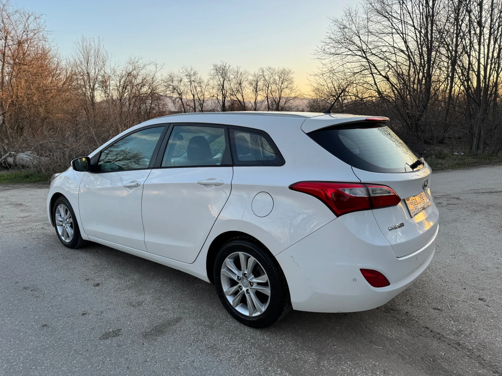 Hyundai I30 1.6CRDI 110�� 6-�� LED 2-����� ����������� ������� | Mobile.bg � ����������� 3