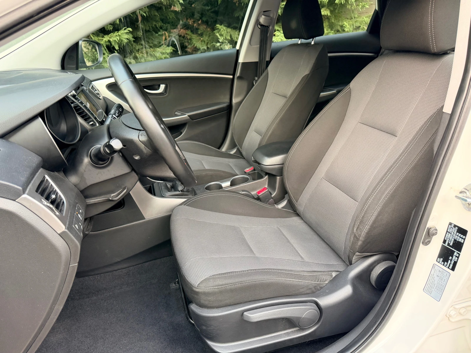 Hyundai I30 1.6i NAVI KAMERA PARKTRONIK , снимка 10 - Автомобили и джипове - 53830980