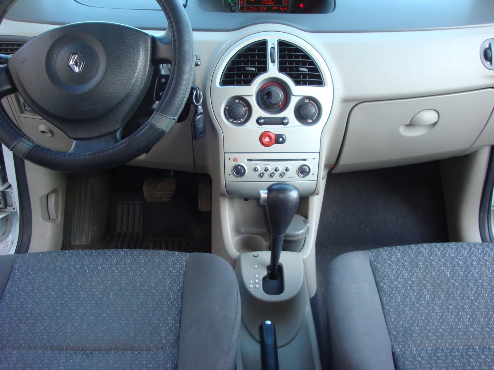 Renault Modus 1.6 ГАЗ-БЕНЗИН АВТОМАТИК, снимка 10 - Автомобили и джипове - 53853945