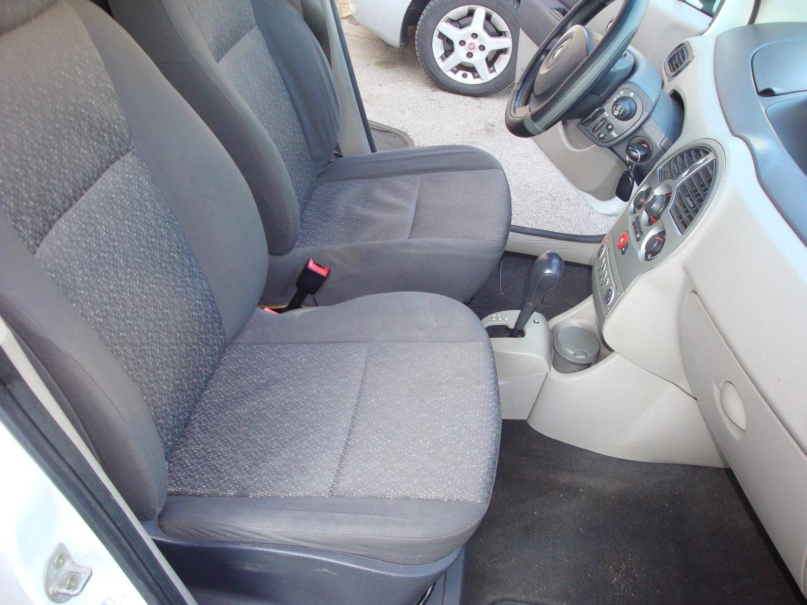 Renault Modus 1.6 ГАЗ-БЕНЗИН АВТОМАТИК, снимка 9 - Автомобили и джипове - 53853945