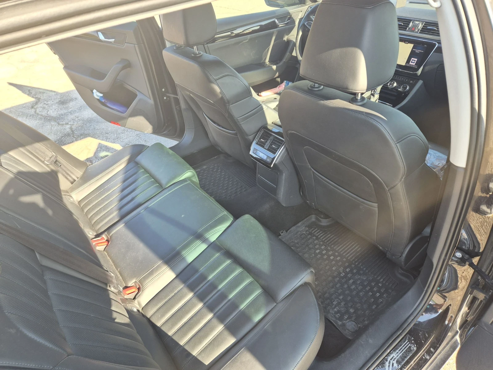 Skoda Superb 2.0 TDI 190 4x4, снимка 9 - Автомобили и джипове - 54170753