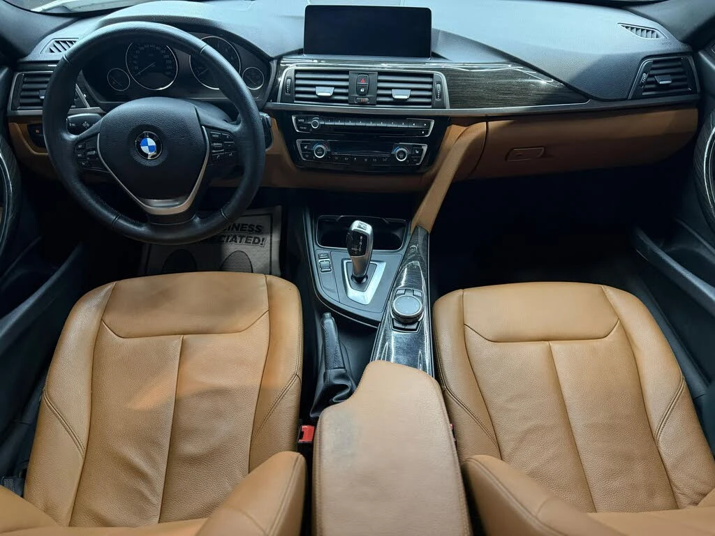 BMW 330 xDrive* АвтоКредит* (ЦЕНА ДО БГ), снимка 9 - Автомобили и джипове - 54208562