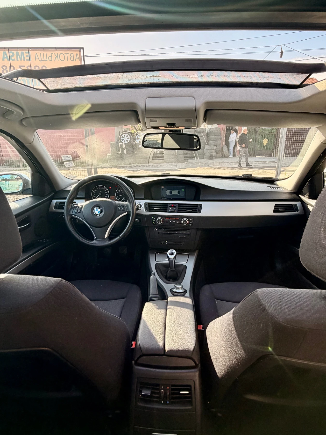 BMW 318 Панорама Подгрев Навигация 2 ключа, снимка 5 - Автомобили и джипове - 54223104