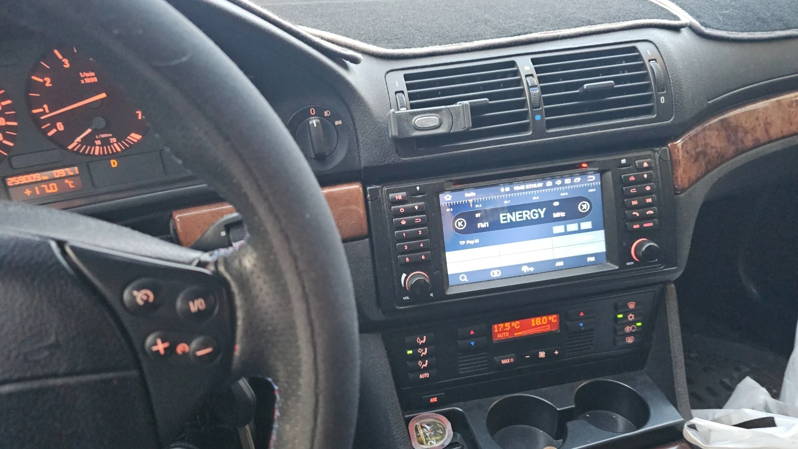 BMW 523, снимка 7 - Автомобили и джипове - 54378344