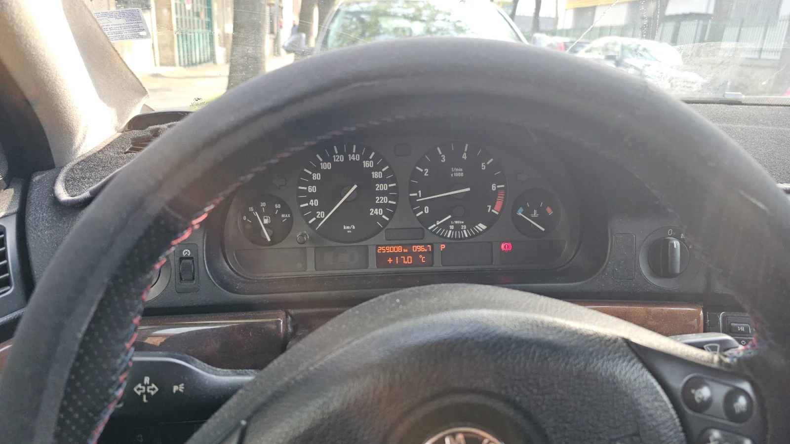 BMW 523, снимка 11 - Автомобили и джипове - 54378344