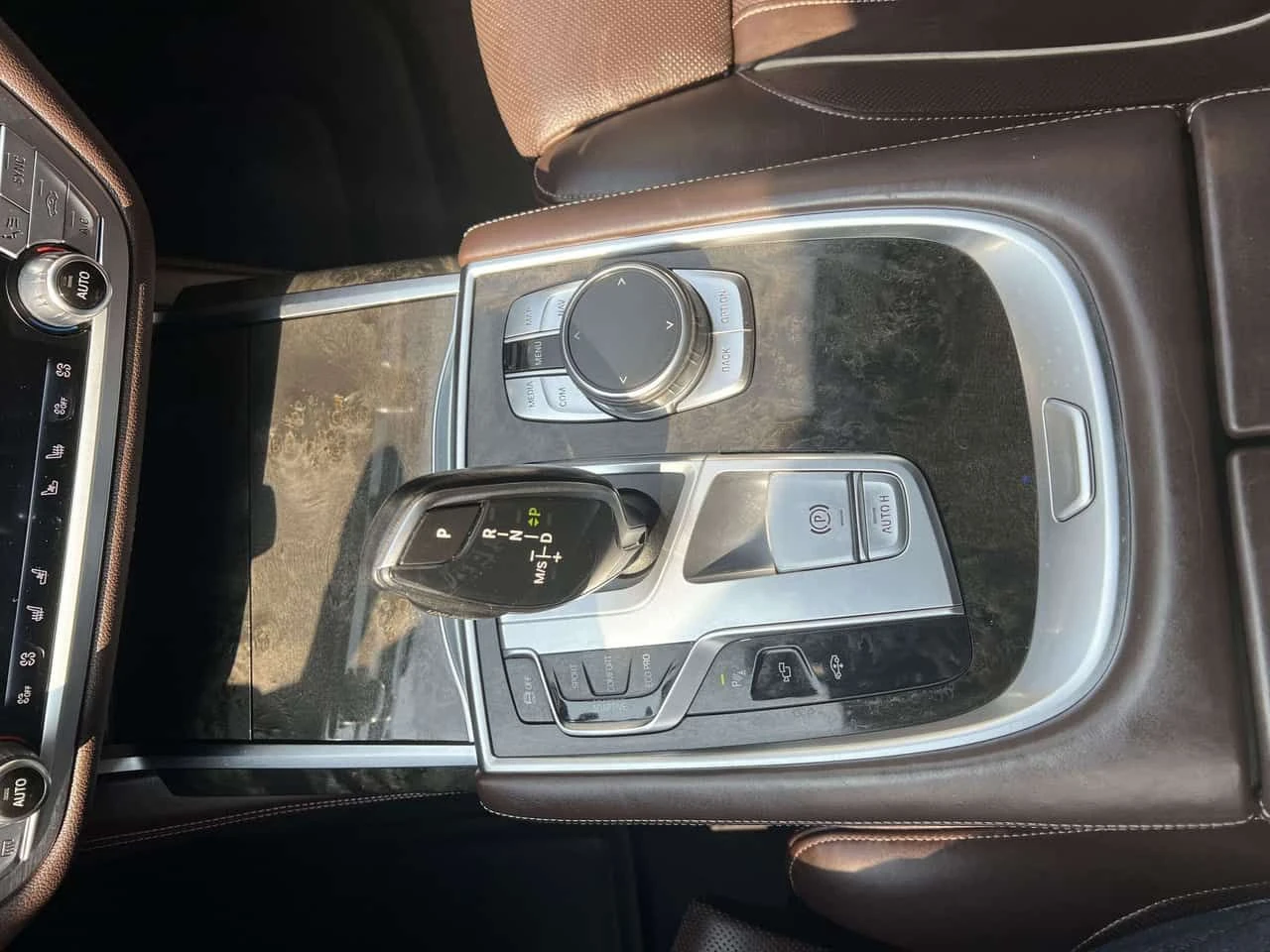 BMW 750 * xDRIVE 360 CAMERA | FULLY LOADED * CARFAX * ЦЕНА, снимка 14 - Автомобили и джипове - 55380839