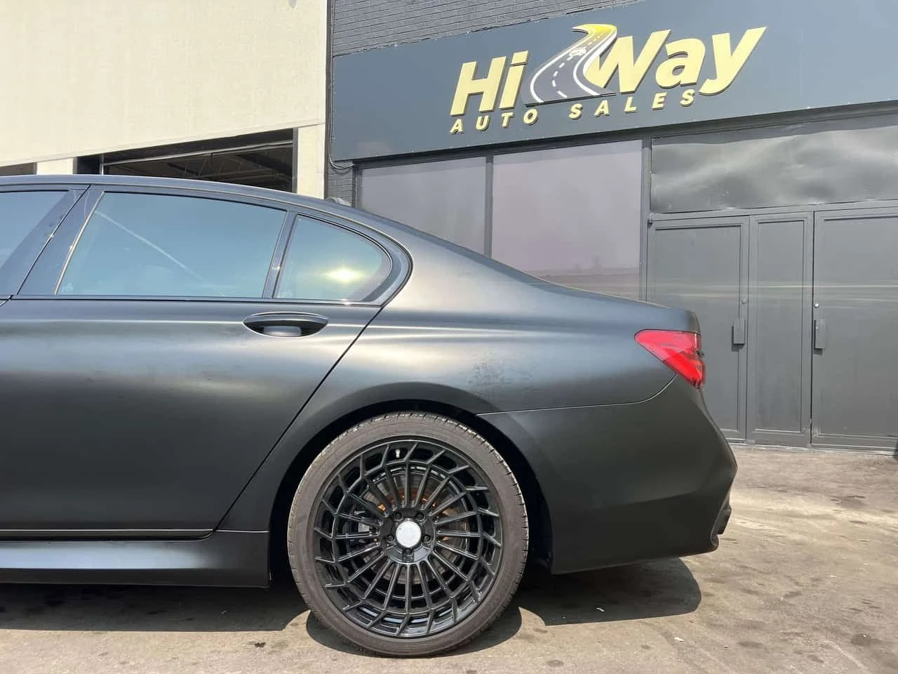 BMW 750 * xDRIVE 360 CAMERA | FULLY LOADED * CARFAX * ЦЕНА, снимка 3 - Автомобили и джипове - 55380839