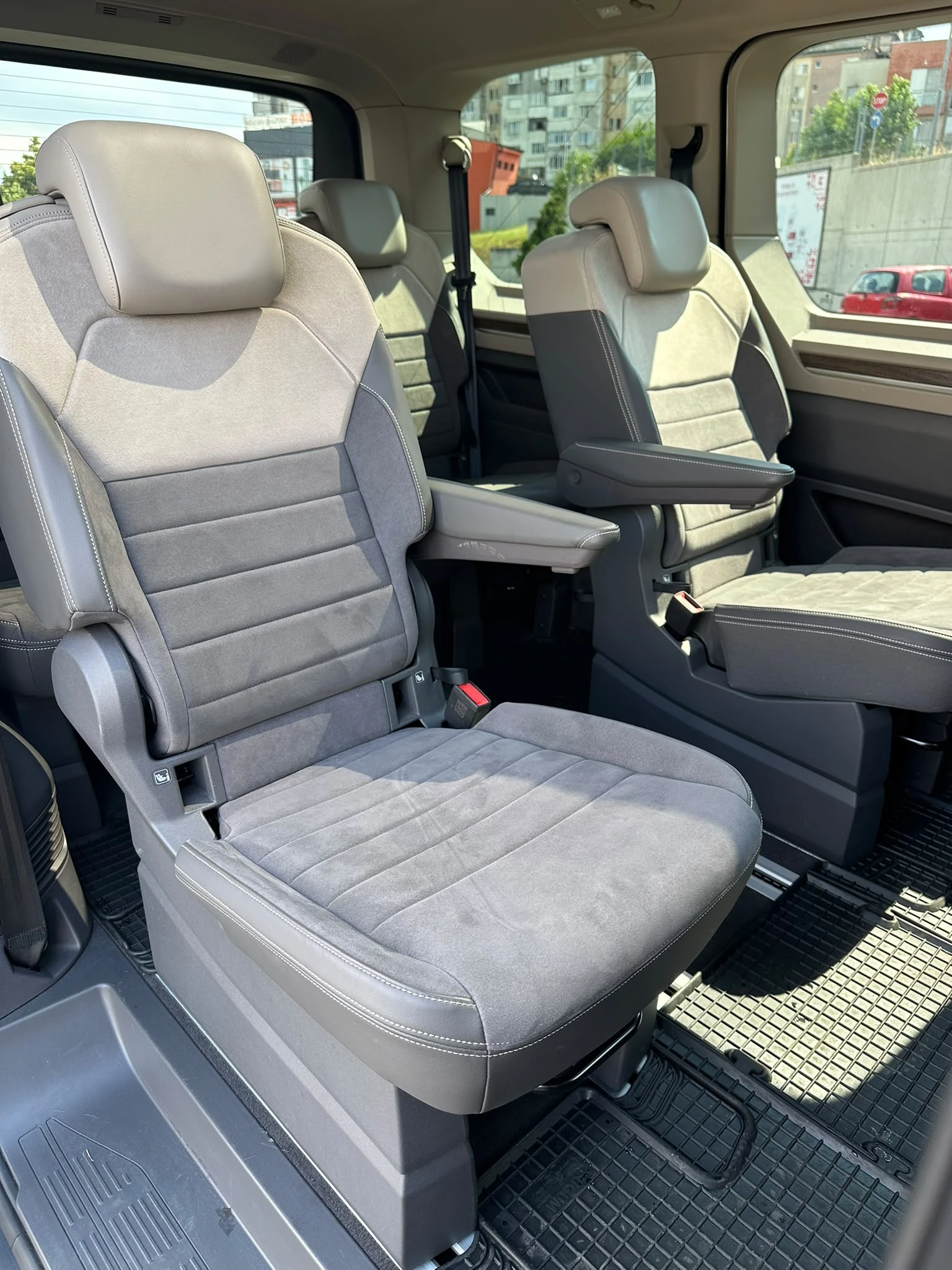 VW Multivan, снимка 13 - Автомобили и джипове - 55430542
