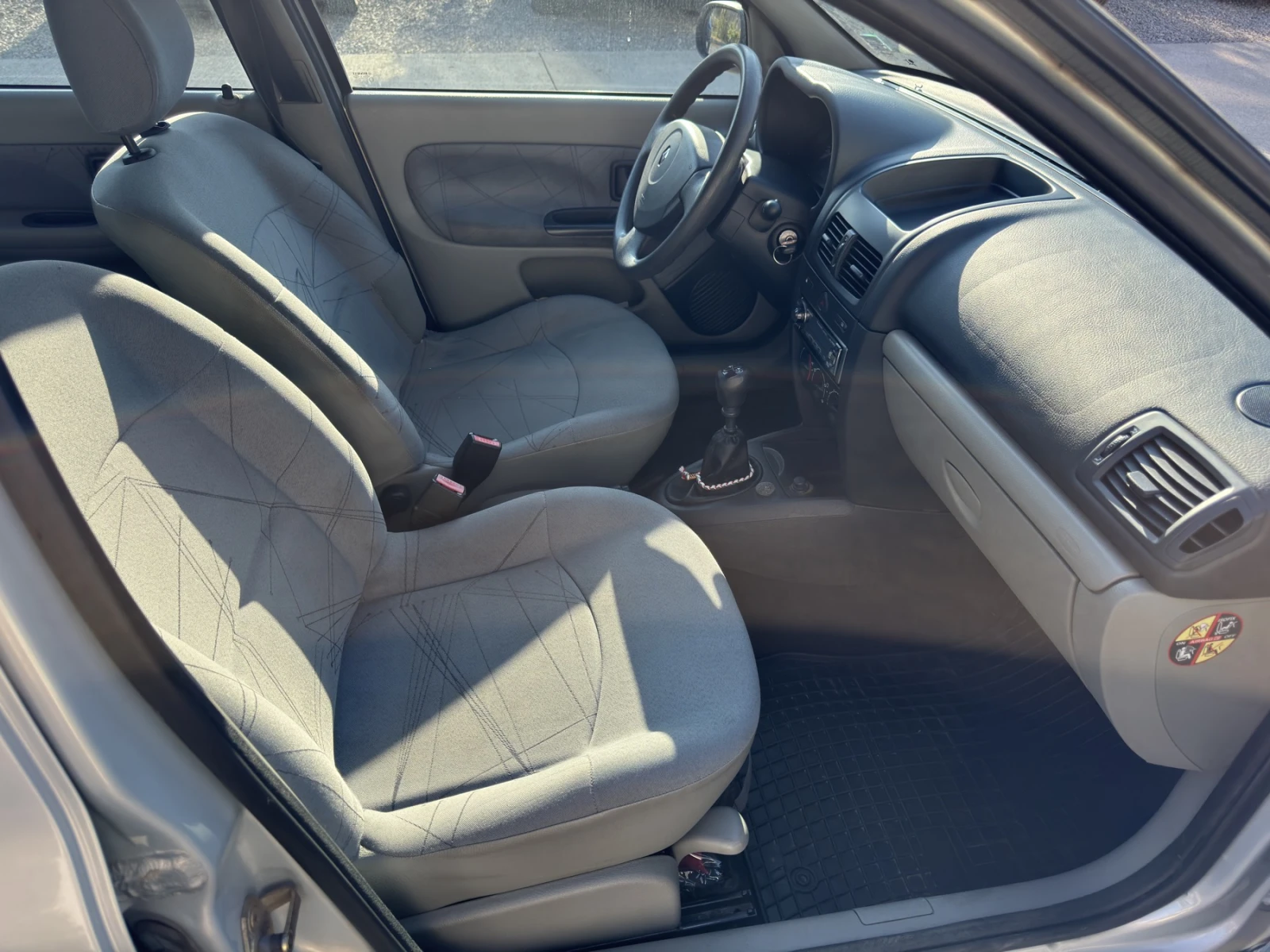 Renault Clio, снимка 6 - Автомобили и джипове - 55559425