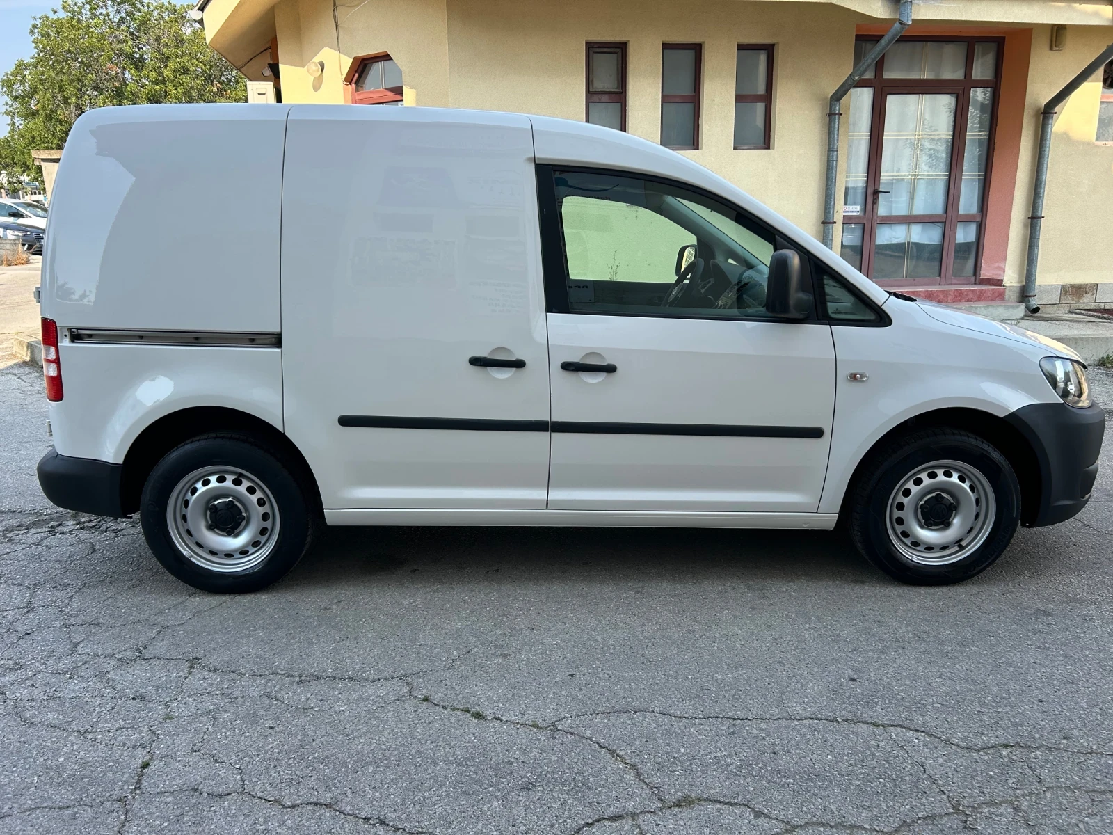 VW Caddy 1.6TDI КЛИМАТИК, снимка 4 - Автомобили и джипове - 56042818