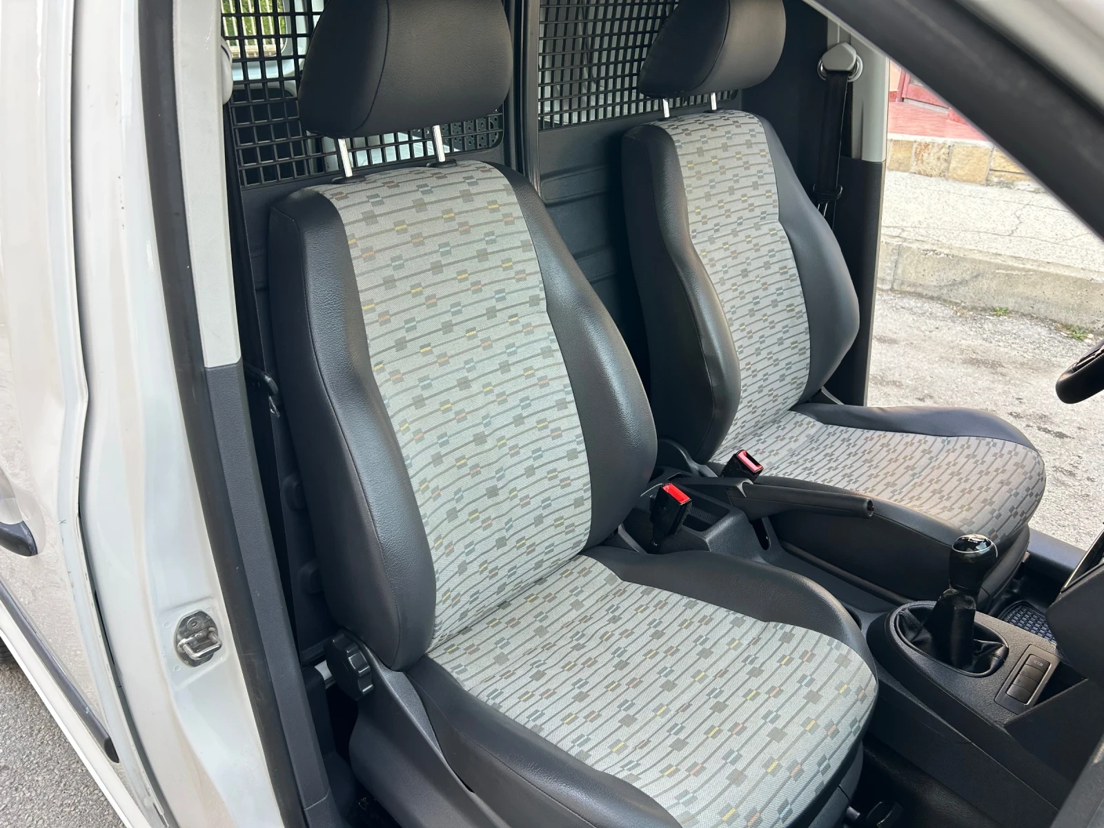 VW Caddy 1.6TDI КЛИМАТИК, снимка 10 - Автомобили и джипове - 56042818