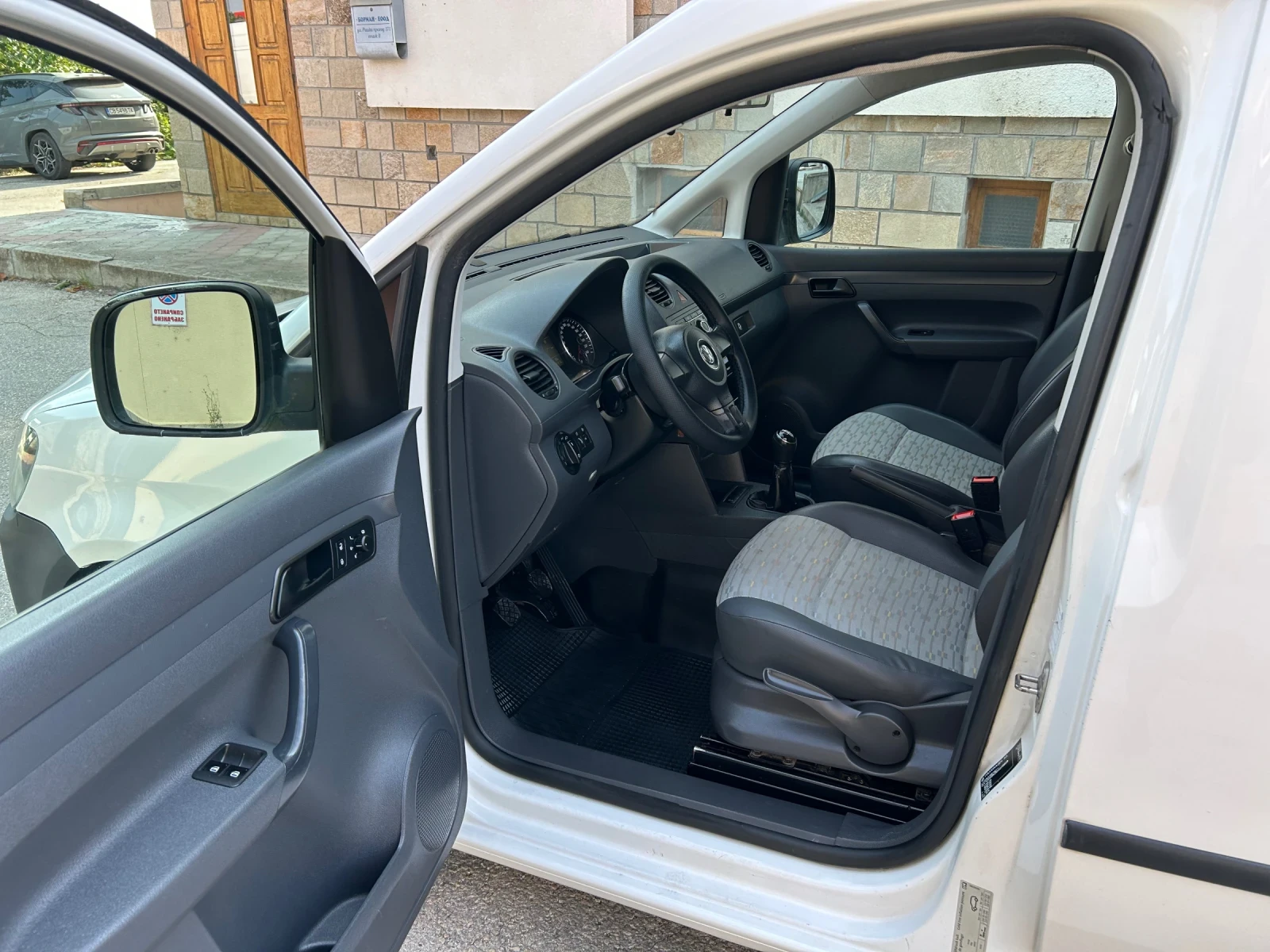 VW Caddy 1.6TDI КЛИМАТИК, снимка 8 - Автомобили и джипове - 56042818
