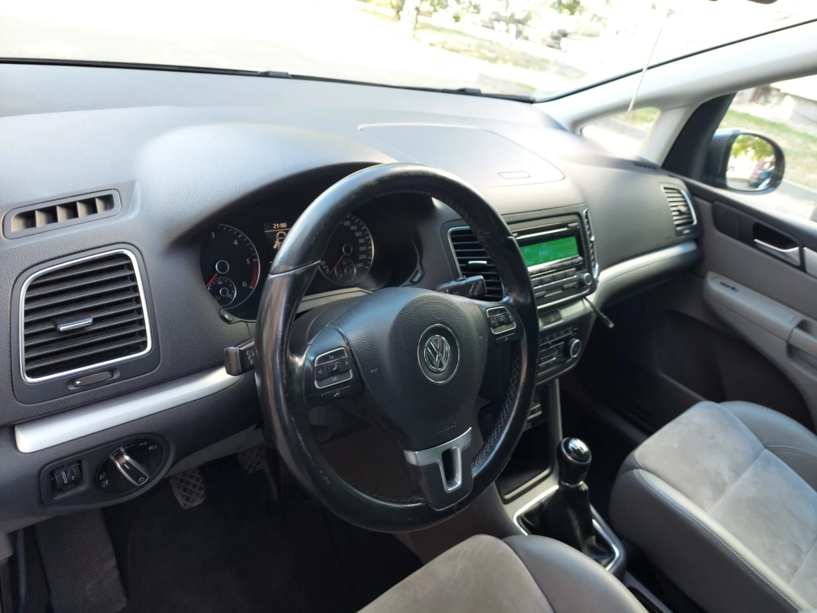 VW Sharan 2.0 TDI, снимка 10 - Автомобили и джипове - 56438595