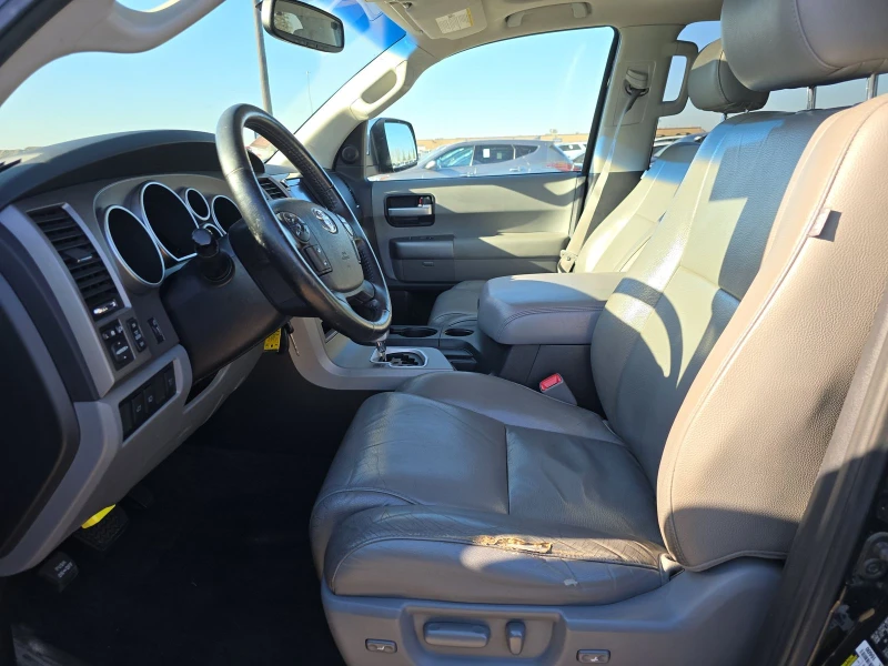 Toyota Sequoia LIMITED* 5.7* V8* ПОДГРЕВ* КАМЕРА* КЕЙЛЕС, снимка 12 - Автомобили и джипове - 52936195