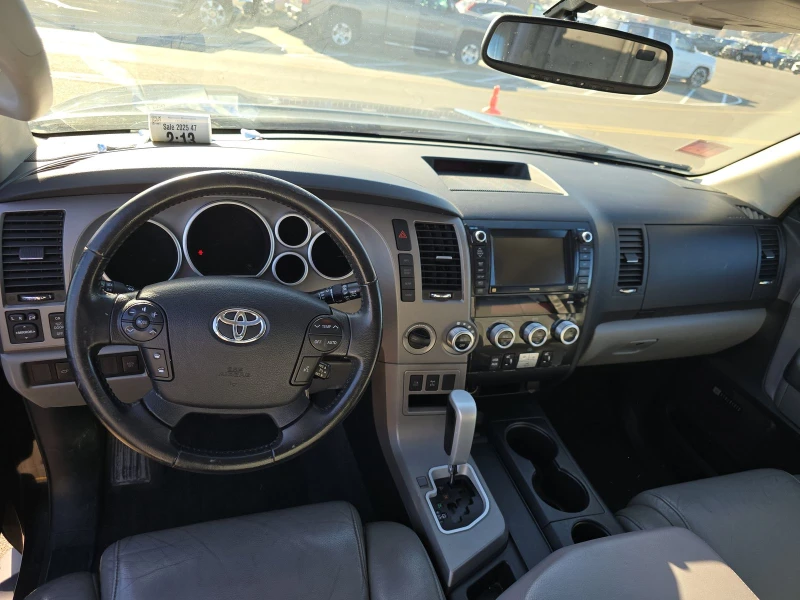 Toyota Sequoia LIMITED* 5.7* V8* ПОДГРЕВ* КАМЕРА* КЕЙЛЕС, снимка 10 - Автомобили и джипове - 52936195
