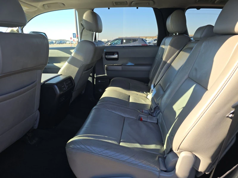 Toyota Sequoia LIMITED* 5.7* V8* ПОДГРЕВ* КАМЕРА* КЕЙЛЕС, снимка 14 - Автомобили и джипове - 52936195