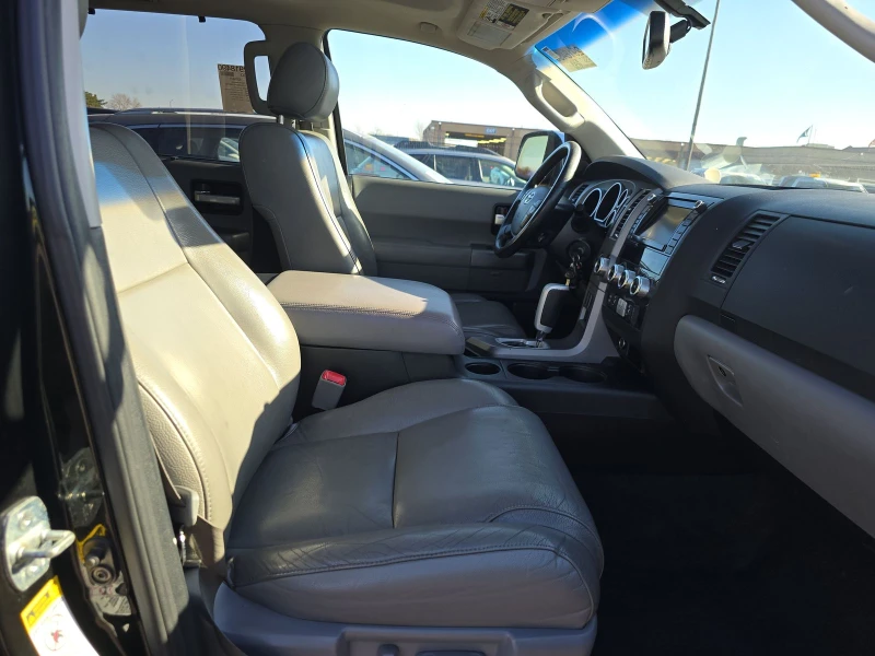 Toyota Sequoia LIMITED* 5.7* V8* ПОДГРЕВ* КАМЕРА* КЕЙЛЕС, снимка 13 - Автомобили и джипове - 52936195