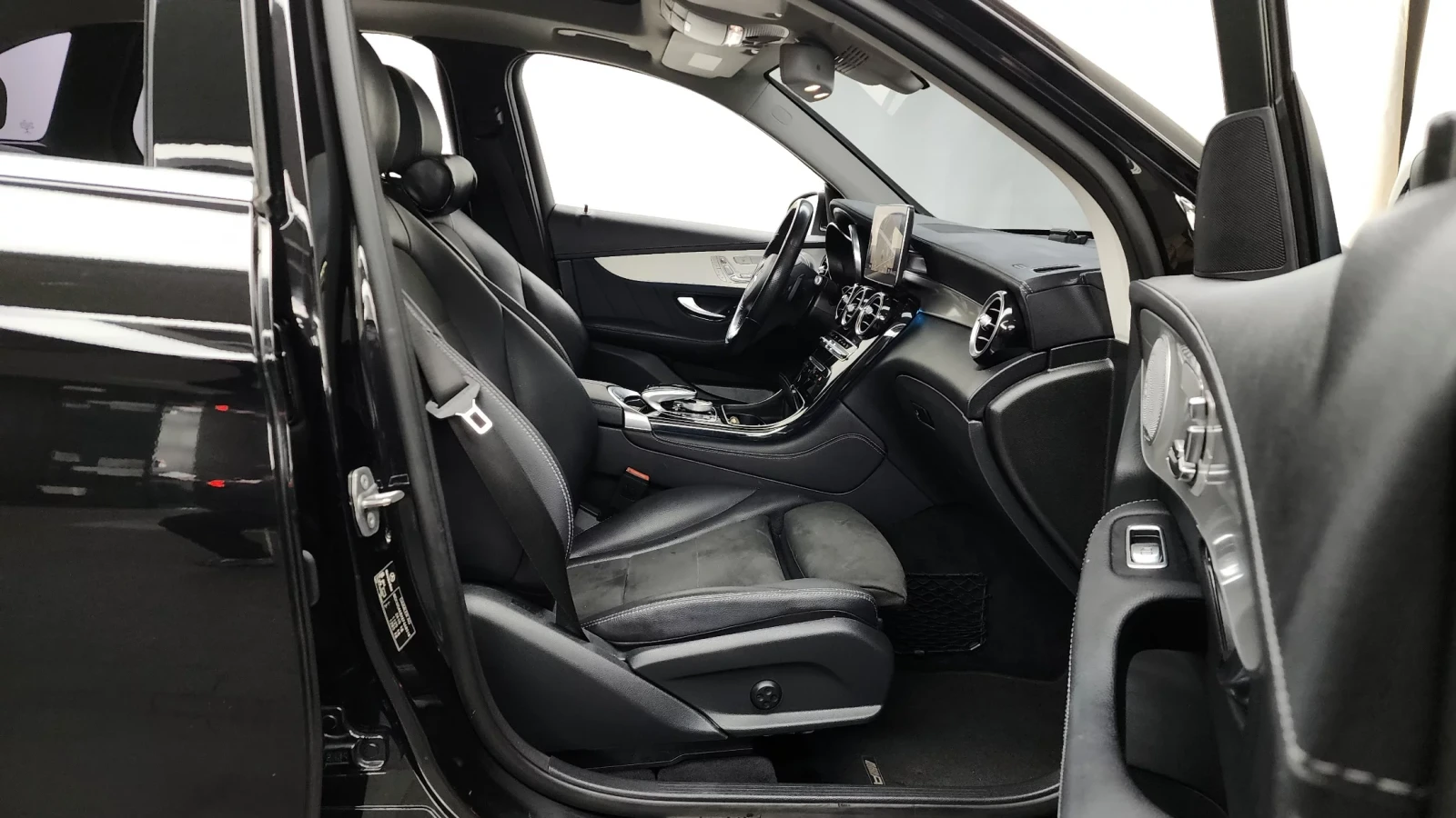 Mercedes-Benz GLC 300 4MATIC AMG Line Cam360* Panorama* , снимка 14 - Автомобили и джипове - 54605866