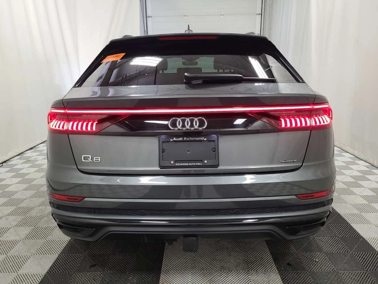 Audi Q8 * TECHNIK * ДИСТРОНИК * 360 * ОБУХВАНЕ * PANO, снимка 17 - Автомобили и джипове - 54612100