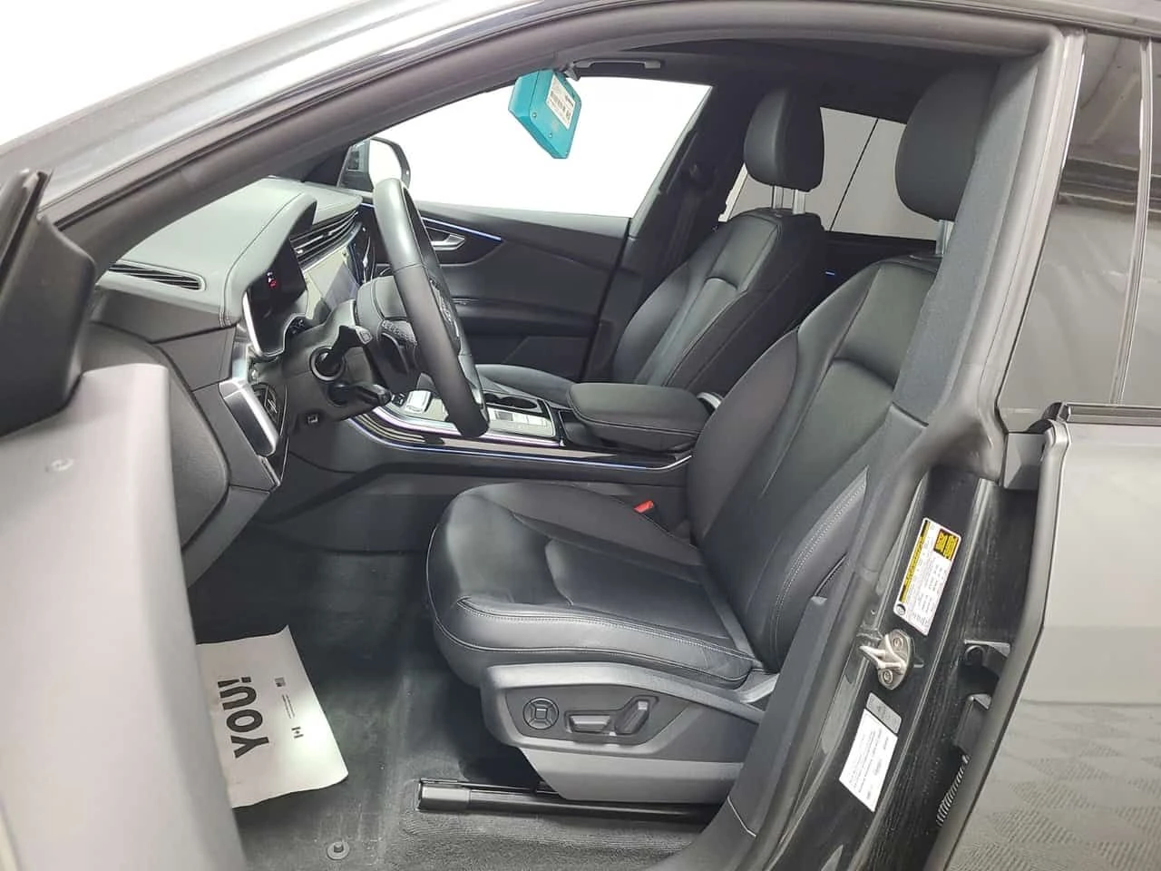Audi Q8 * TECHNIK * ДИСТРОНИК * 360 * ОБУХВАНЕ * PANO, снимка 5 - Автомобили и джипове - 54612100