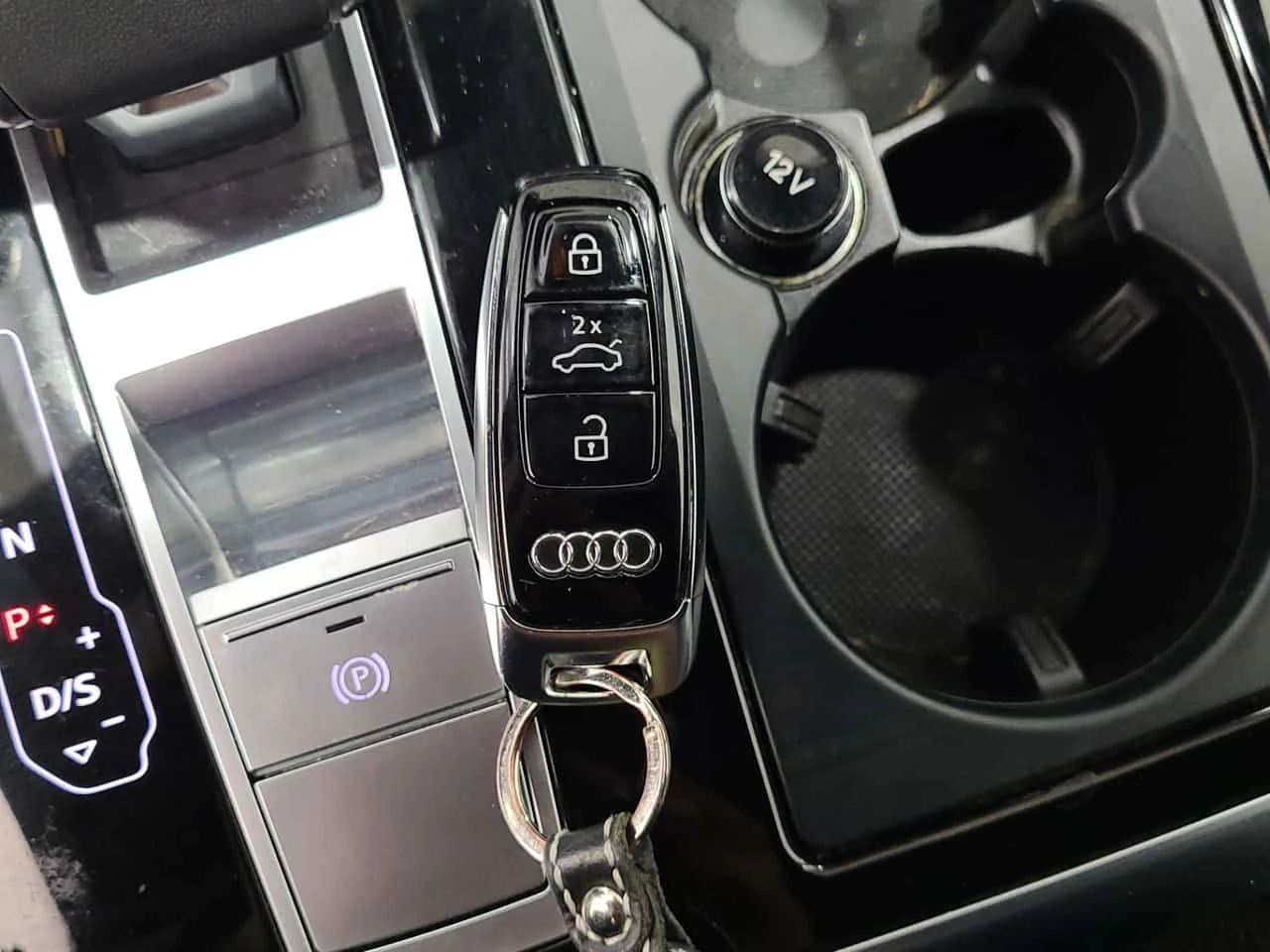 Audi Q8 * TECHNIK * ДИСТРОНИК * 360 * ОБУХВАНЕ * PANO, снимка 8 - Автомобили и джипове - 54612100