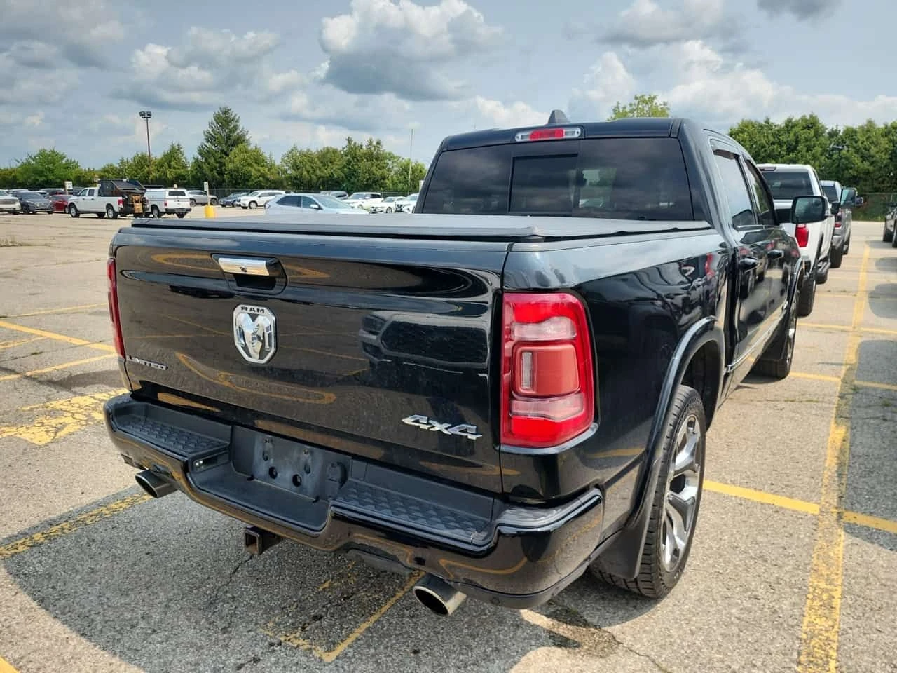 Dodge RAM 1500 * 4x4 Crew Cab 5'7" Box Limited Crew Cab S, снимка 3 - Автомобили и джипове - 55629947